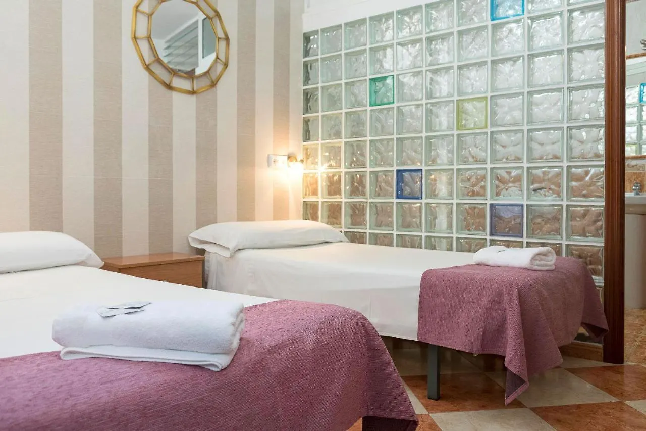 Hostal Colon Cadice 0*,  Spagna